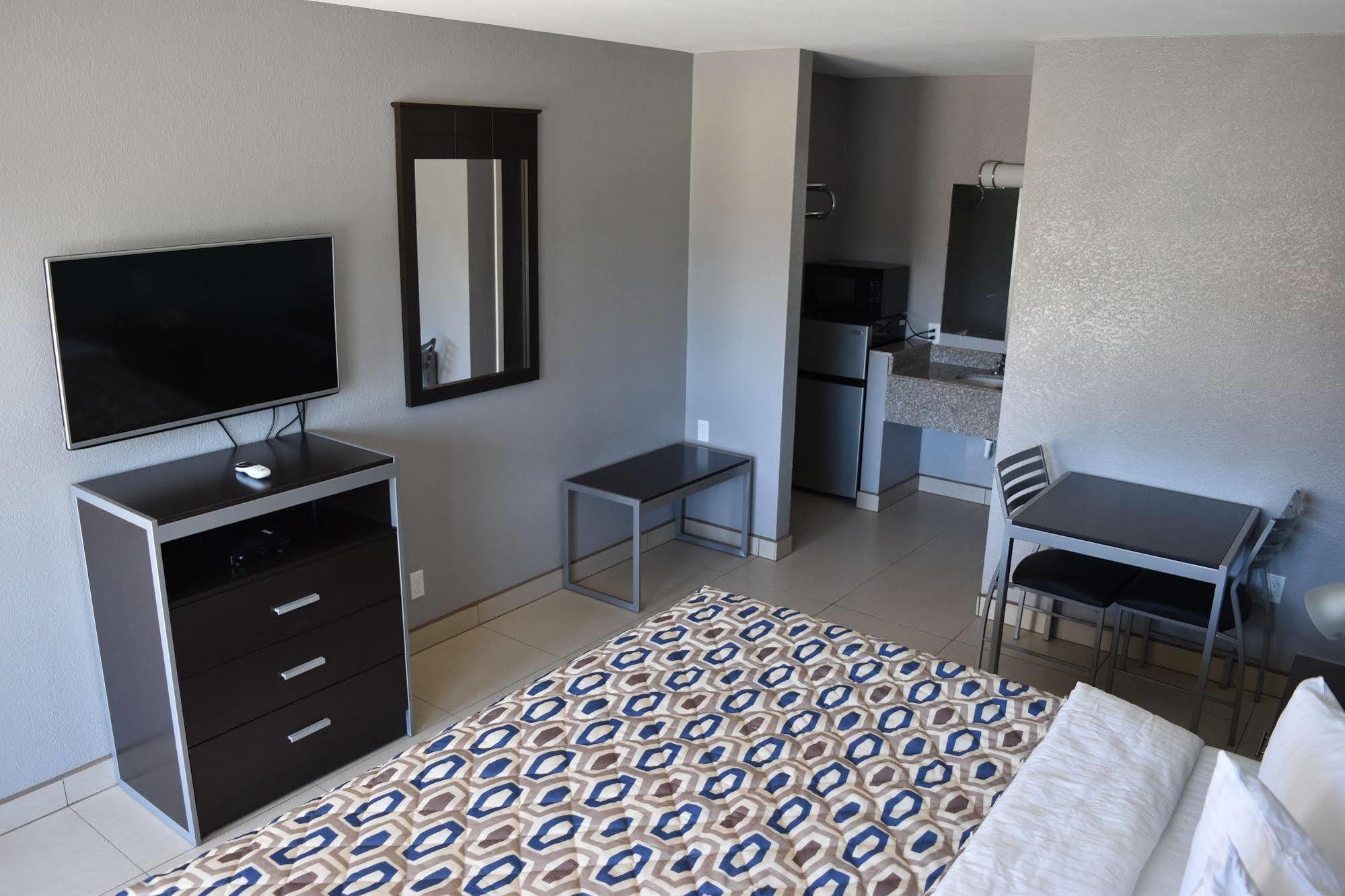 Woodfield Inn And Suites Yoakum Εξωτερικό φωτογραφία