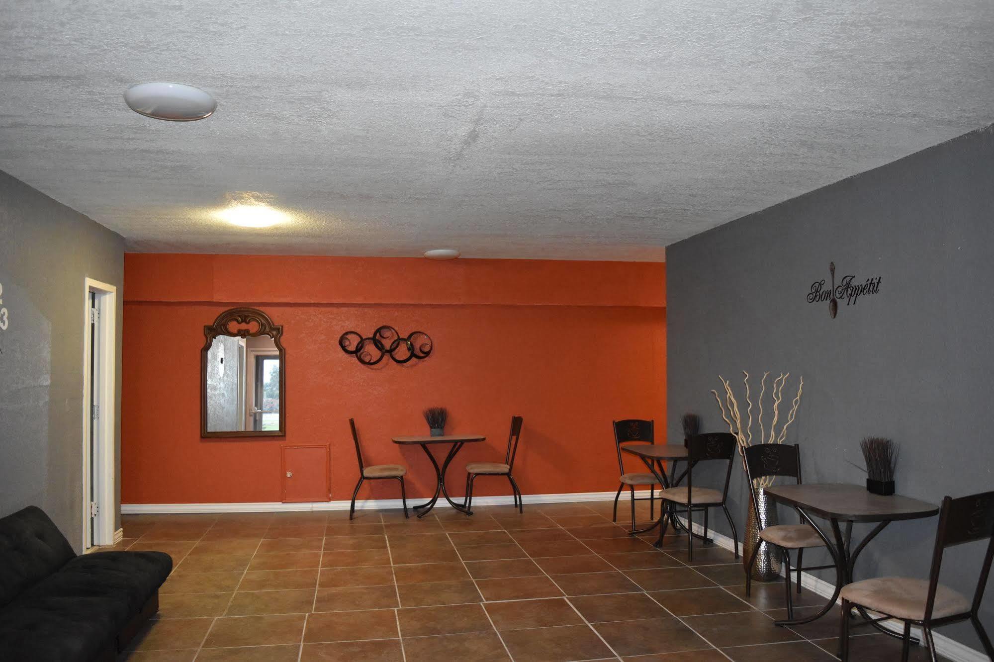 Woodfield Inn And Suites Yoakum Εξωτερικό φωτογραφία